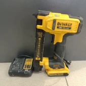 Capsator cu acumulator DeWalt DCN701