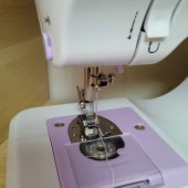 Mașina de cusut Yasm 505A
