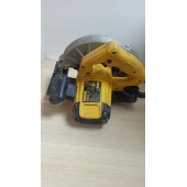 Fierăstrău circular DeWalt DWE560