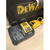 Masina de Insurubat DeWalt DCD710